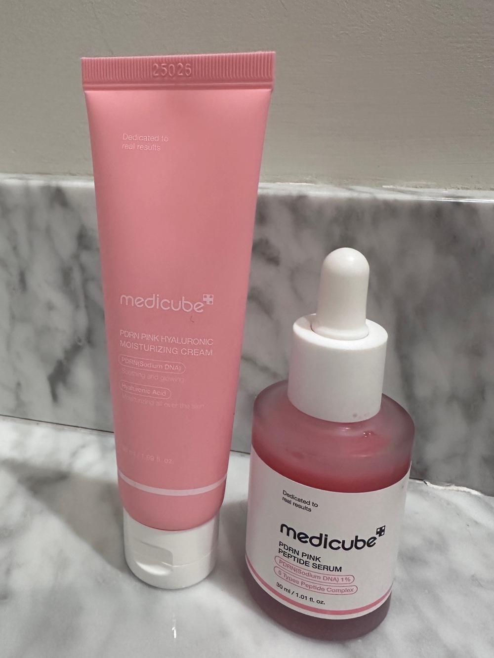 Medicube Pdrn Hyaluronic Moisturizing Cream & Peptide Serum - salmon new